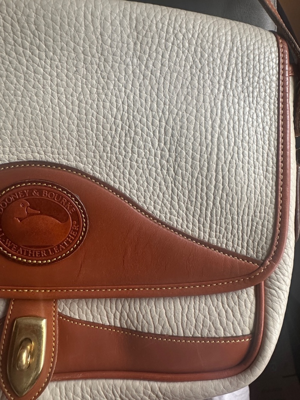 Dooney and Bourke pebbled leather shoulder bag cream brown - Picture 8 of 10